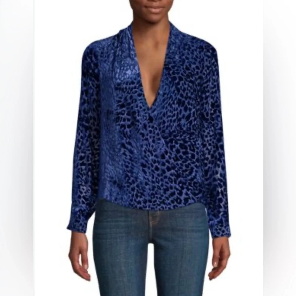 L'Agence Lydia Navy Drape Leopard Velvet Burnout Wrap Blouse Women’s Size XS/T‍‍ - Picture 2 of 7